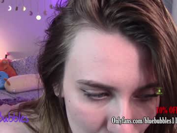 female cam girl blue_bubbles118 image #3210885