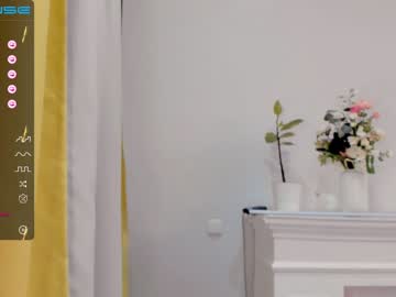 female cam girl small_blondee image #2669752