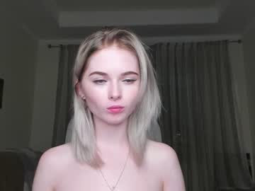 yuppiyulia  female  webcam