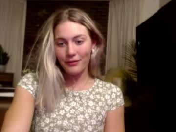 female cam girl bambis_honeypot image #936035