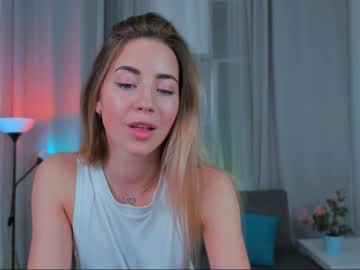 female cam girl emmi_rosee image #3864241