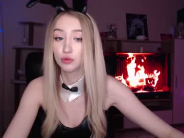 female cam girl gudeeetama image #459561