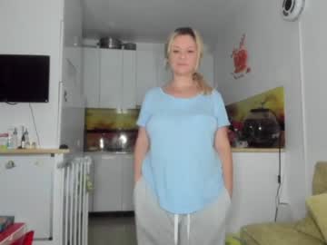 female cam girl kiradivine image #3093519