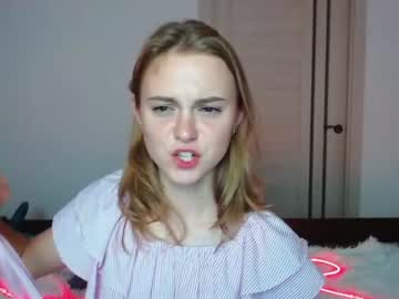 female cam girl shy_mirabel image #2189661