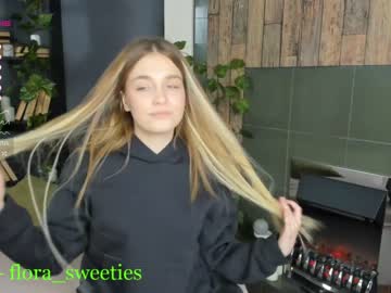 female cam couple thomashelena image #1338595