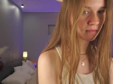 female cam girl bananini_anallove image #4081629