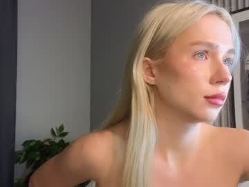 _scarletlove  female  webcam