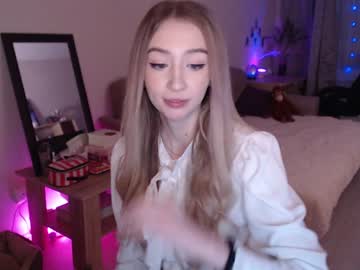 female cam girl gudeeetama image #243831