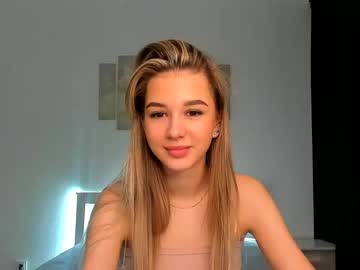 female cam girl holly____ image #3185559