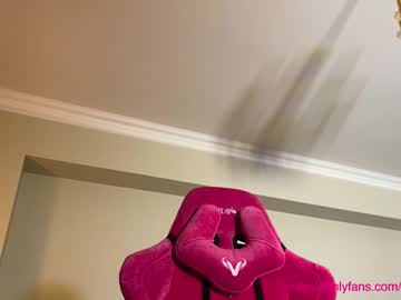 female cam girl maksin_cb image #398974