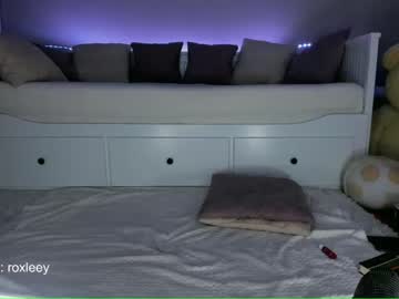 female cam girl roxy_blue_eyed_ image #2494385