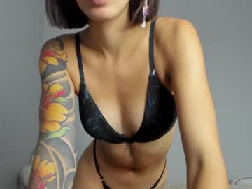 female cam couple skinnnkiss image #2337700
