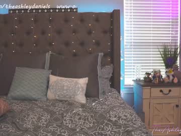 female cam girl theashleydaniels image #1132737
