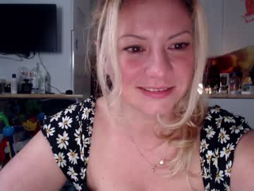 female cam girl kiradivine image #1751208