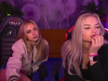 female cam couple kira0541 image #2534474