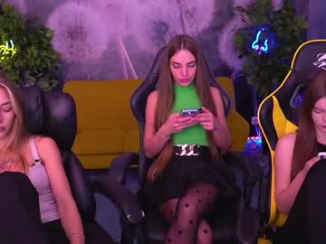 female cam couple kira0541 image #2770829
