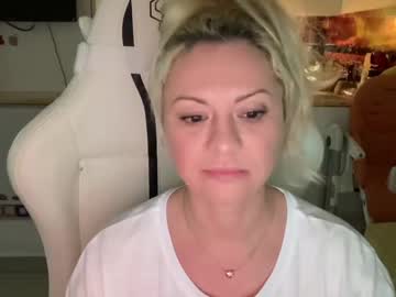 female cam girl kiradivine image #3873465