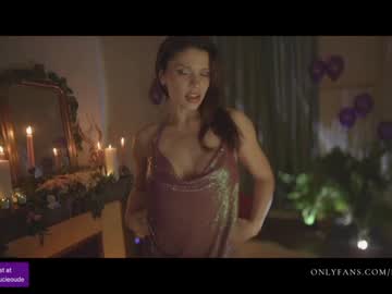 female cam girl lucieoude_ image #3124386