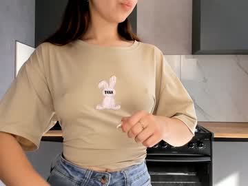 lucettacoke  female  webcam