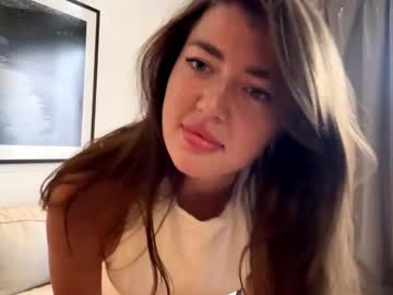 female cam girl skyluna69 image #4045426