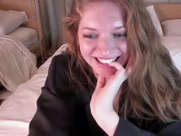 female cam girl lizzylipsss image #3599475