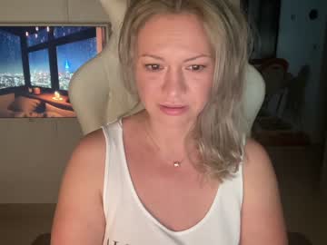 female cam girl kiradivine image #2476156