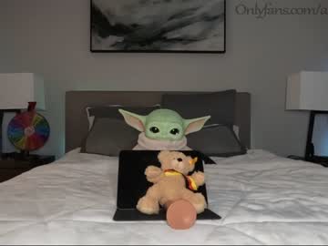 female cam couple ari_lovexo image #2097547