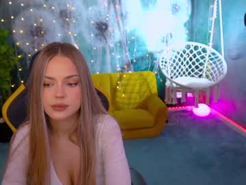 female cam couple kira0541 image #3717135