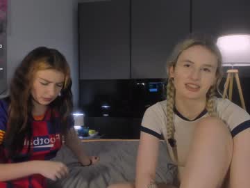 female cam couple alyaskaa image #4053664