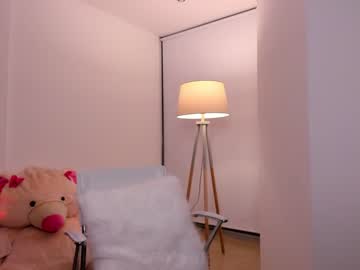 female cam girl naivebby01 image #828148