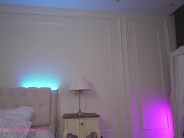 female cam girl emilia98xxx image #2324166