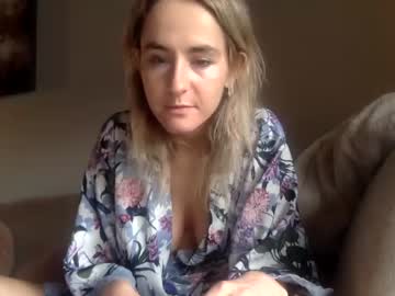 female cam girl tinychanellove image #3257380